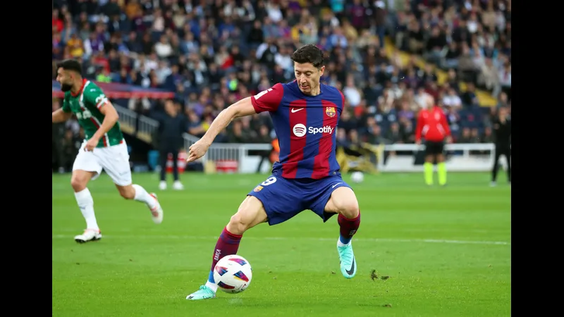 Cầu thủ từ Barca tạo ra khoảnh khắc đẹp khi vượt qua hậu vệ của Alaves Cầu thủ từ Barca tạo ra khoảnh khắc đẹp khi vượt qua hậu vệ của Alaves