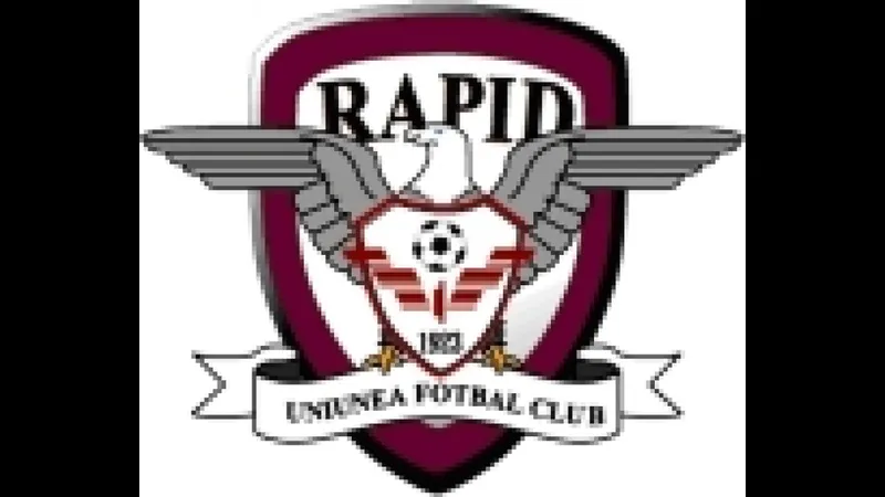 Cầu thủ của Rapid Bucuresti tung cú sút mạnh vào khung thành của UTA Arad Cầu thủ của Rapid Bucuresti tung cú sút mạnh vào khung thành của UTA Arad